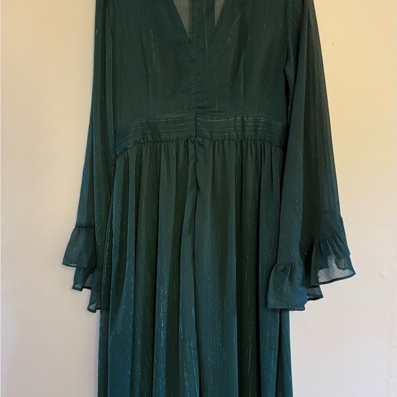 MAXI DRESS - PLUNGE THIGH SPLIT DRESS IN EMERALD
SHOWPO - Picture 3 of 4